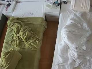 voyeurcam-julmodels-bed-5