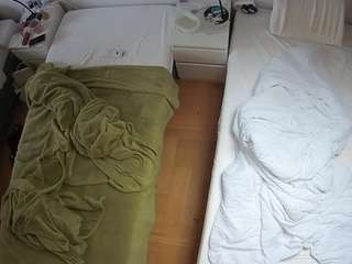 voyeurcam-julmodels-bed-5