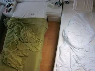 voyeurcam-julmodels-bed-5