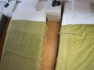 voyeurcam-julmodels-bed-5 webcam