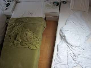 voyeurcam-julmodels-bed-5