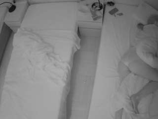 voyeurcam-julmodels-bed-5 camsoda