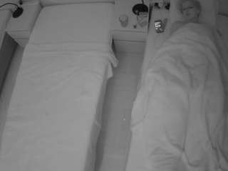 voyeurcam-julmodels-bed-5