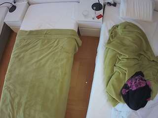 voyeurcam-julmodels-bed-5