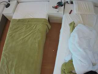 voyeurcam-julmodels-bed-5