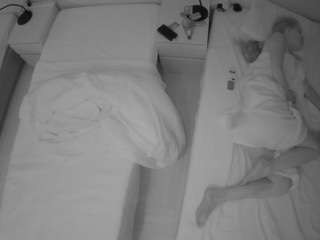 voyeurcam-julmodels-bed-5