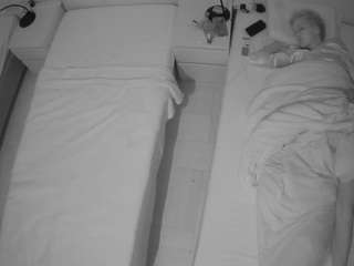 voyeurcam-julmodels-bed-5