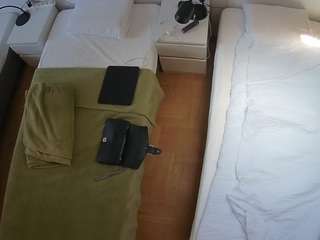 voyeurcam-julmodels-bed-5