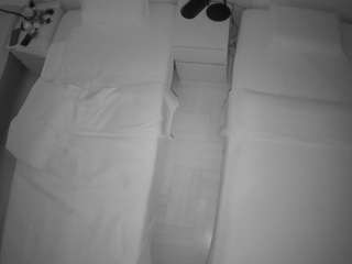 voyeurcam-julmodels-bed-5