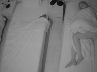 voyeurcam-julmodels-bed-5 Live Webcam on CamSoda