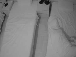voyeurcam-julmodels-bed-5