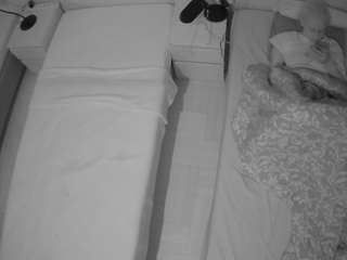 voyeurcam-julmodels-bed-5