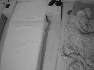 voyeurcam-julmodels-bed-5