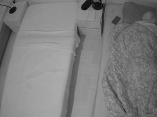 voyeurcam-julmodels-bed-5