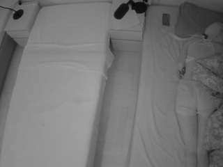 voyeurcam-julmodels-bed-5 camsoda