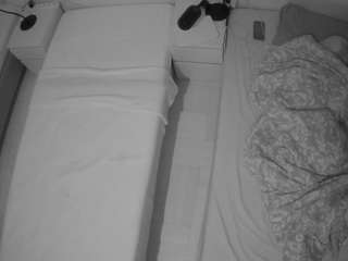 voyeurcam-julmodels-bed-5 camsoda