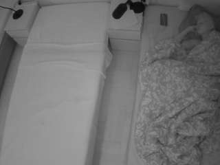voyeurcam-julmodels-bed-5 camsoda