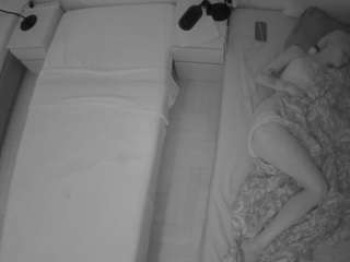 voyeurcam-julmodels-bed-5 camsoda