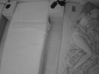 voyeurcam-julmodels-bed-5 camsoda