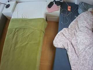 voyeurcam-julmodels-bed-5 camsoda