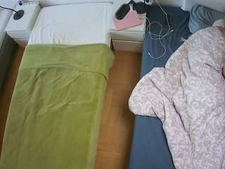 voyeurcam-julmodels-bed-5 camsoda