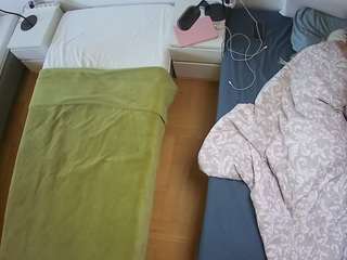 voyeurcam-julmodels-bed-5 camsoda