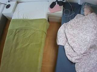 voyeurcam-julmodels-bed-5 camsoda