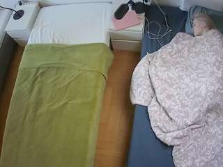 voyeurcam-julmodels-bed-5 camsoda