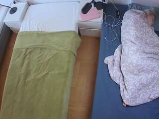 voyeurcam-julmodels-bed-5 camsoda
