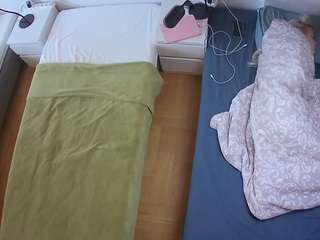 voyeurcam-julmodels-bed-5 camsoda