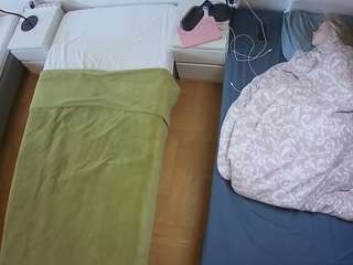 voyeurcam-julmodels-bed-5 camsoda