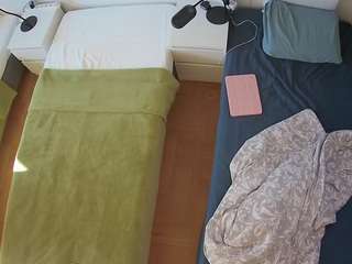 voyeurcam-julmodels-bed-5 camsoda