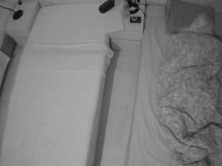 voyeurcam-julmodels-bed-5 camsoda