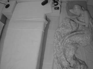 voyeurcam-julmodels-bed-5 camsoda