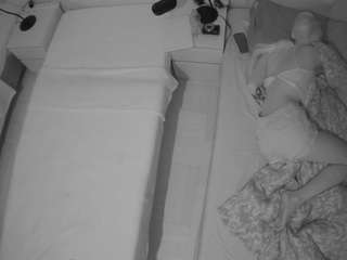 voyeurcam-julmodels-bed-5 camsoda