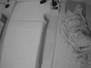 voyeurcam-julmodels-bed-5