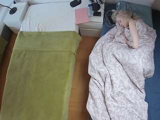 voyeurcam-julmodels-bed-5 camsoda