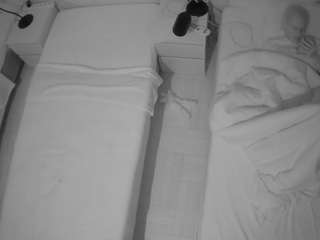 voyeurcam-julmodels-bed-5