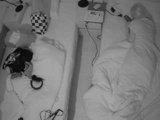 voyeurcam-julmodels-bed-5