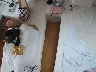 voyeurcam-julmodels-bed-5 camsoda