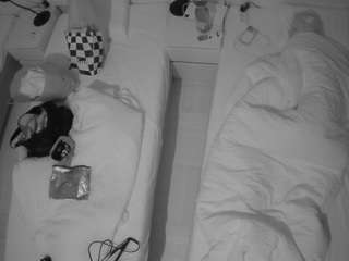 voyeurcam-julmodels-bed-5