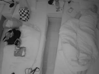 voyeurcam-julmodels-bed-5