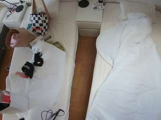 voyeurcam-julmodels-bed-5 camsoda