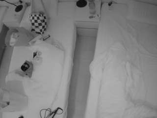 voyeurcam-julmodels-bed-5 camsoda