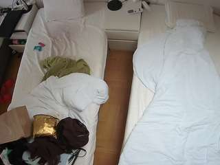 voyeurcam-julmodels-bed-5 camsoda