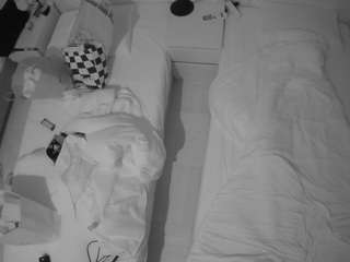 voyeurcam-julmodels-bed-5 camsoda