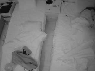 voyeurcam-julmodels-bed-5 camsoda