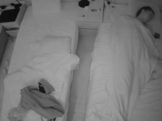 voyeurcam-julmodels-bed-5 camsoda