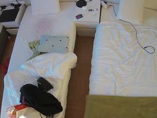 voyeurcam-julmodels-bed-5 camsoda