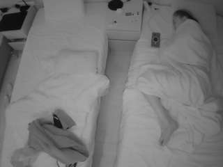 voyeurcam-julmodels-bed-5 camsoda